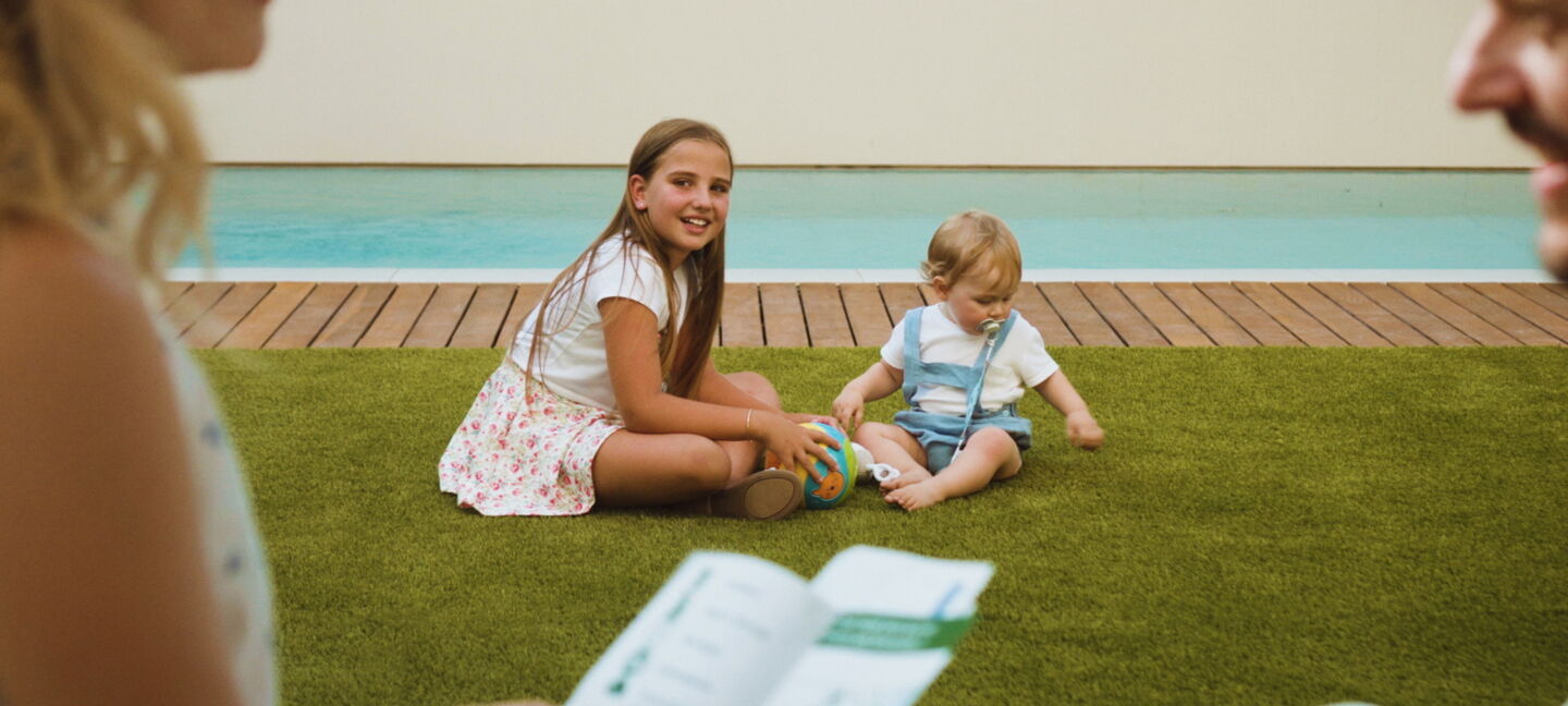 Artificial grass by Turfgrass for swimming pools