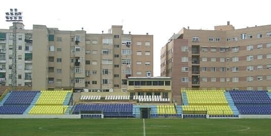 Instalación de césped artificial en localidades de Alicante como Elche, Torrevieja, Santa Pola y Villena.