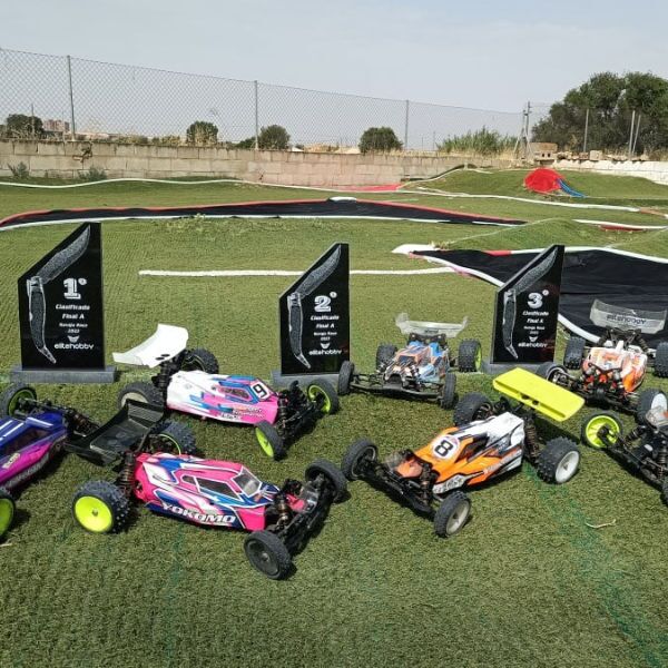 Instalación de césped artificial en Albacete, pista del RC Racing Arena.