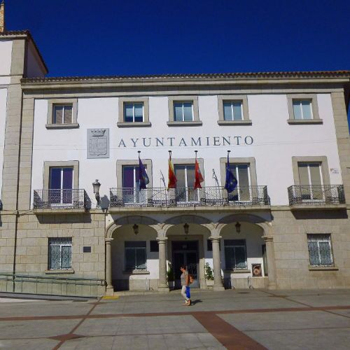 Sustitución del césped artificial de los campos de fútbol de la Ciudad Deportiva Samaranch en Madrid.