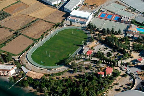 Renovación e instalación de césped artificial en la Ciudad Deportiva de Armilla (Granada).