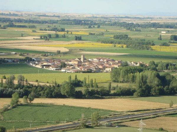 Instalación de césped artificial en el municipio de Husillos (Palencia).
