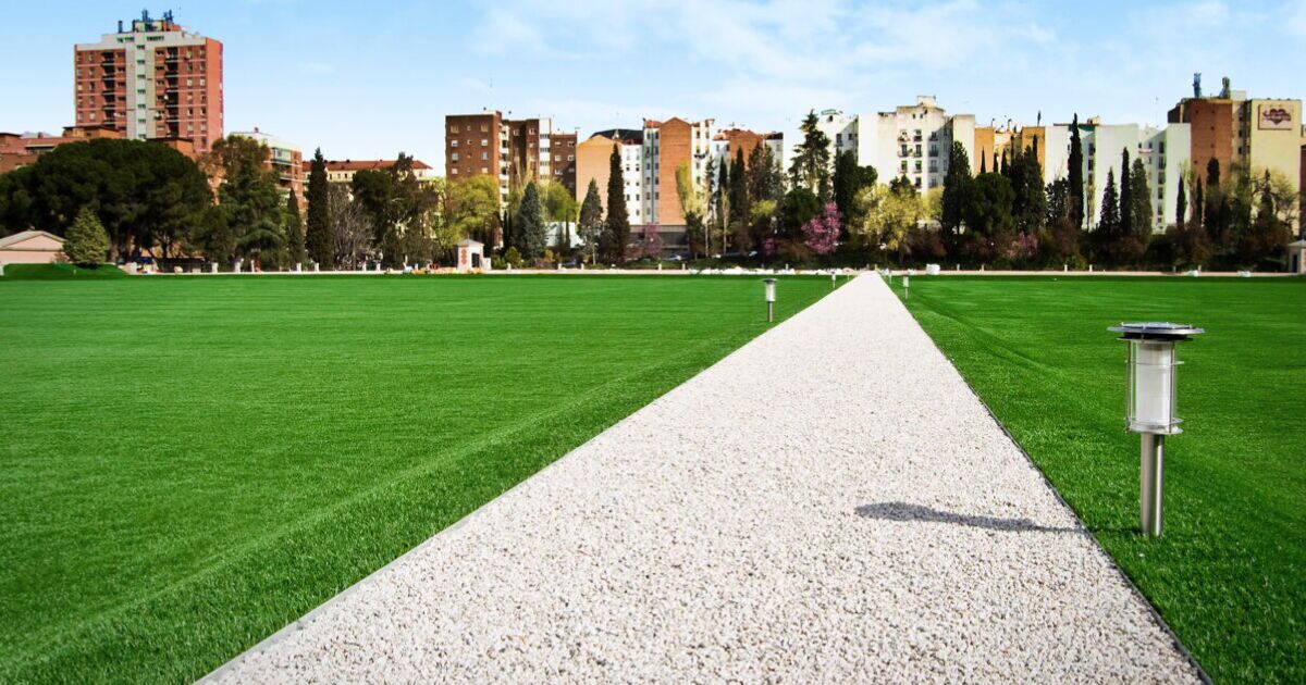 Parque de una ciudad donde podemos otro gran ejemplo de utilizar césped artificial en zonas públicas.