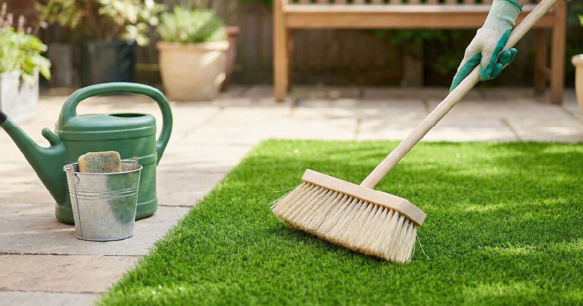 como-limpiar-cesped-artificial-mantenimiento-1