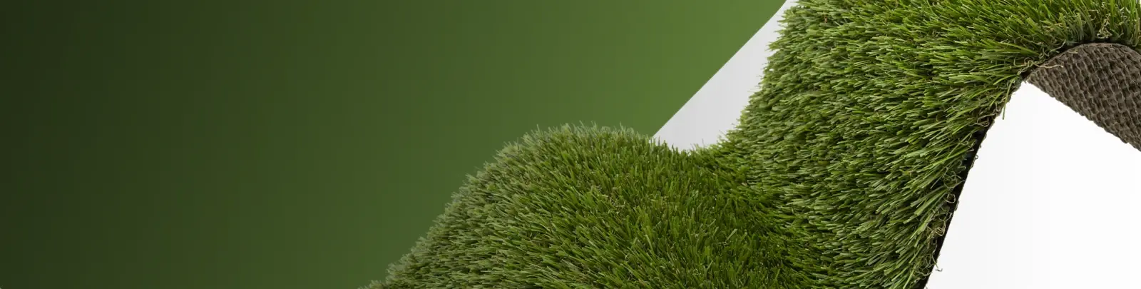 Banner de muestra gratis de césped artificial para piscinas.