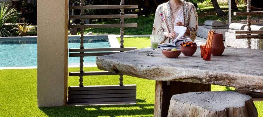 Wow hotel and B&B visitors with artificial grass